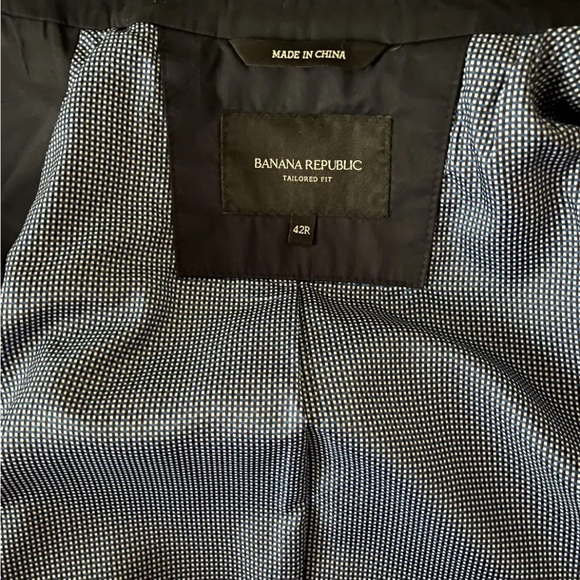 Banana Republic Navy Blue Men’s Jacket, Size 42R
Tailored Fit, Great Condition - Picture 4 of 4